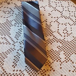 Axist tie